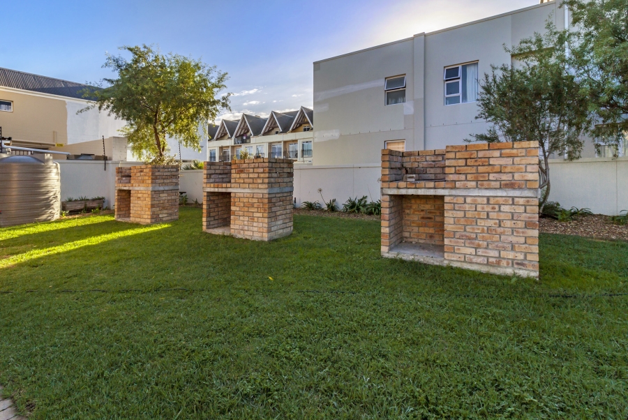 To Let 2 Bedroom Property for Rent in Gordons Bay Central Western Cape